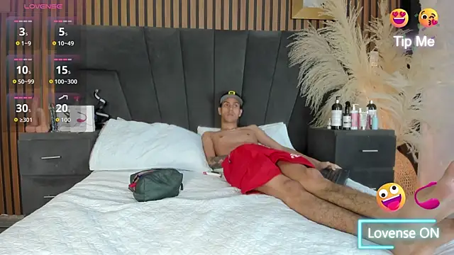 DerryAndIzzy online show from 01.08.26