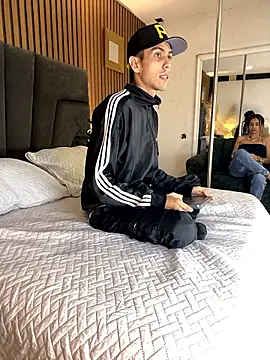 DerryAndIzzy online show from 01.10.26