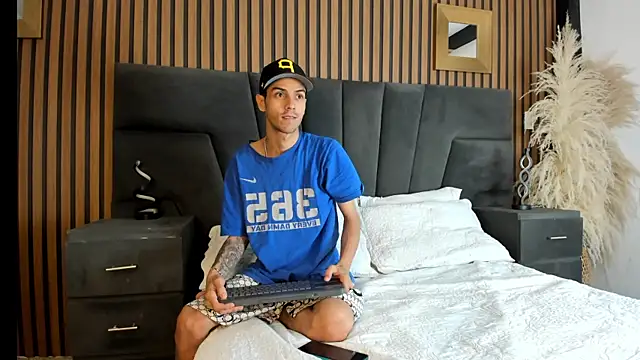 DerryAndIzzy online show from 01.15.26