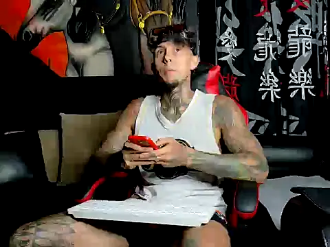 Snapshot of Molotov_Explosive chatting on 10.12.25 Molotov Explosive online show from 10.12.25