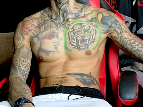 Snapshot of Molotov_Explosive chatting on 10.12.25 Molotov Explosive online show from 10.12.25