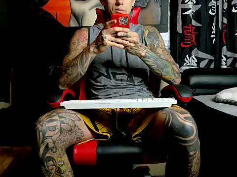 Snapshot of Molotov_Explosive chatting on 10.17.25 Molotov Explosive online show from 10.17.25