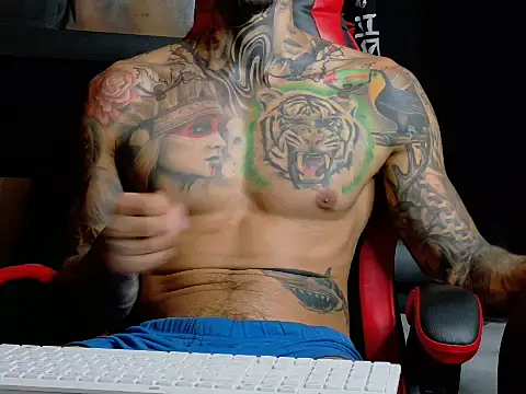 Snapshot of Molotov_Explosive chatting on 10.25.25 Molotov Explosive online show from 10.25.25