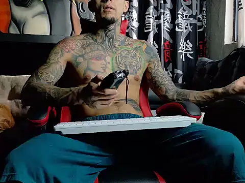 Snapshot of Molotov_Explosive chatting on 10.27.25 Molotov Explosive online show from 10.27.25