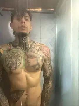 Snapshot of Molotov_Explosive chatting on 11.04.25 Molotov Explosive online show from 11.04.25