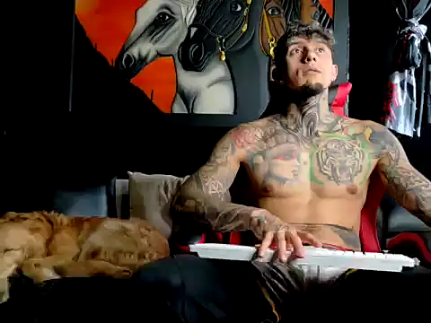 Snapshot of Molotov_Explosive chatting on 11.05.25 Molotov Explosive online show from 11.05.25