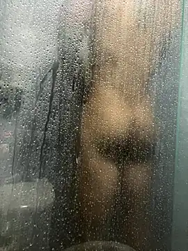 Snapshot of Molotov_Explosive chatting on 11.09.25 Molotov Explosive online show from 11.09.25