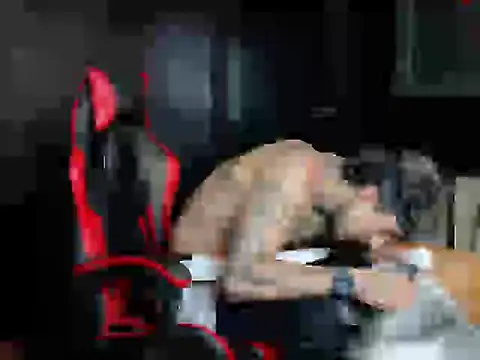 Snapshot of Molotov_Explosive chatting on 11.21.25 Molotov Explosive online show from 11.21.25