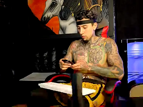 Snapshot of Molotov_Explosive chatting on 11.24.25 Molotov Explosive online show from 11.24.25