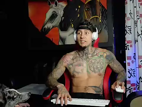 Snapshot of Molotov_Explosive chatting on 11.25.25 Molotov Explosive online show from 11.25.25