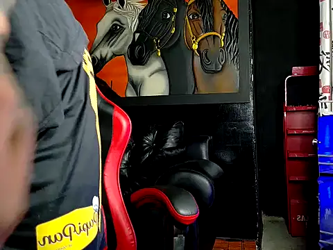 Snapshot of Molotov_Explosive chatting on 01.10.26 Molotov Explosive online show from 01.10.26