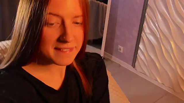 Snapshot of enarskaya chatting on 10.17.25 enarskaya online show from 10.17.25