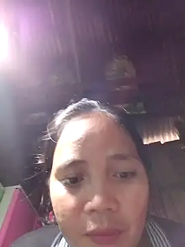 Snapshot of sweet_lara33 chatting on 10.12.25 sweet lara33 online show from 10.12.25