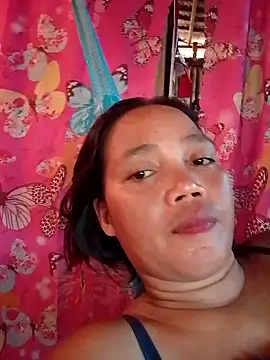 Snapshot of sweet_lara33 chatting on 11.11.25 sweet lara33 online show from 11.11.25