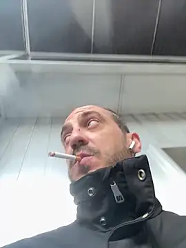 Snapshot of AlexGogo23 chatting on 03.25.26 AlexGogo23 online show from 03.25.26