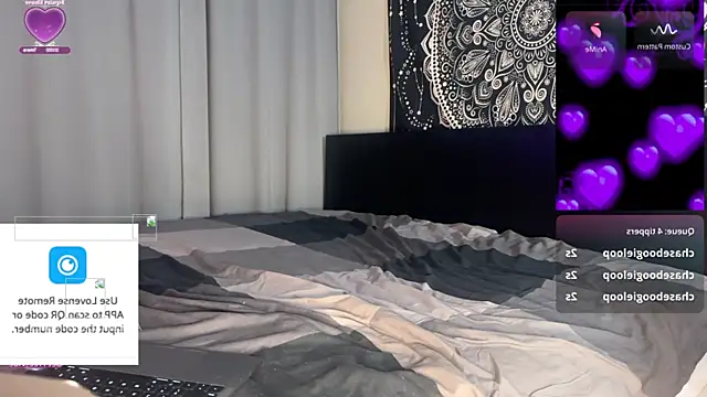 Snapshot of Glow92 chatting on 10.17.25 Glow92 online show from 10.17.25