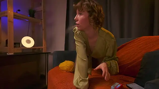 Snapshot of your_carrie chatting on 12.03.25 your carrie online show from 12.03.25