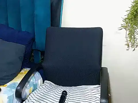 Lauren-001 online show from 10.12.25