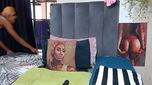 Lauren-001 online show from 10.18.25