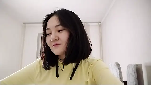 Lyndasilk online show from 11.04.25