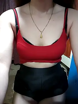 Snapshot of LeanaLy chatting on 10.28.25 LeanaLy online show from 10.28.25