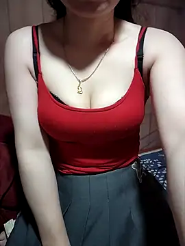 Snapshot of LeanaLy chatting on 11.16.25 LeanaLy online show from 11.16.25