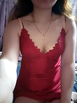 Snapshot of LeanaLy chatting on 12.03.25 LeanaLy online show from 12.03.25