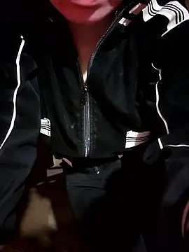 Snapshot of LeanaLy chatting on 12.16.25 LeanaLy online show from 12.16.25