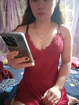 Snapshot of LeanaLy chatting on 01.12.26 LeanaLy online show from 01.12.26