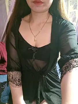 Snapshot of LeanaLy chatting on 02.11.26 LeanaLy online show from 02.11.26