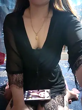 Snapshot of LeanaLy chatting on 03.07.26 LeanaLy online show from 03.07.26