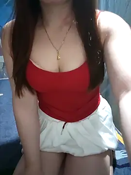 Snapshot of LeanaLy chatting on 03.13.26 LeanaLy online show from 03.13.26