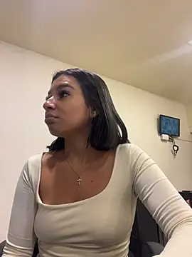 Snapshot of AlyssaRay chatting on 05.18.26 AlyssaRay online show from 05.18.26