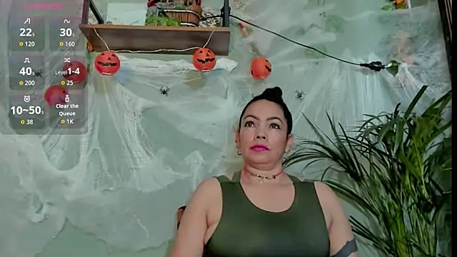 Snapshot of Sharlott_smith chatting on 10.30.25 Sharlott smith online show from 10.30.25