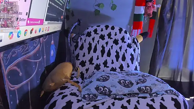 Snapshot of Sharlott_smith chatting on 12.16.25 Sharlott smith online show from 12.16.25