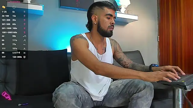 Snapshot of black_kameron_ chatting on 10.28.25 black kameron online show from 10.28.25