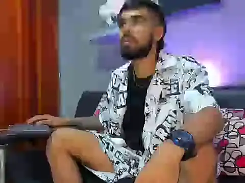 Snapshot of black_kameron_ chatting on 11.02.25 black kameron online show from 11.02.25