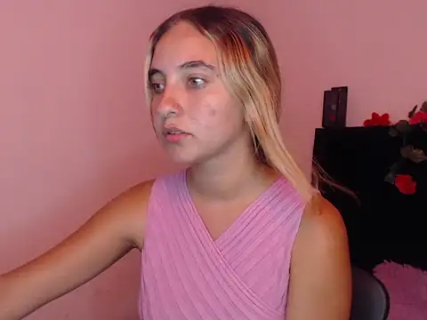 Snapshot of mandyy_petite chatting on 10.14.25 mandyy petite online show from 10.14.25