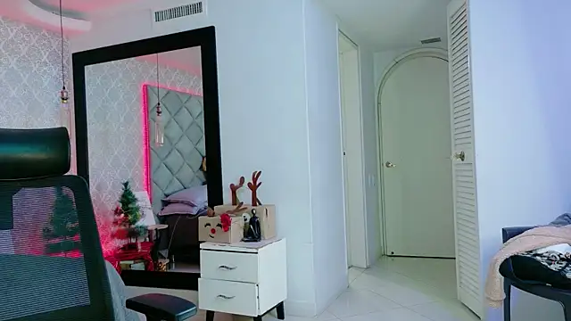 Snapshot of CARO_ADAMS1 chatting on 01.10.26 CARO ADAMS1 online show from 01.10.26