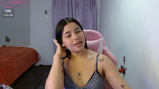 Snapshot of Megan_ve chatting on 10.25.25 Megan ve online show from 10.25.25