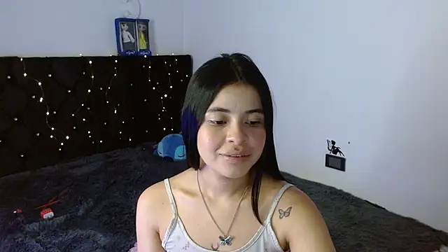 Snapshot of Megan_ve chatting on 10.29.25 Megan ve online show from 10.29.25