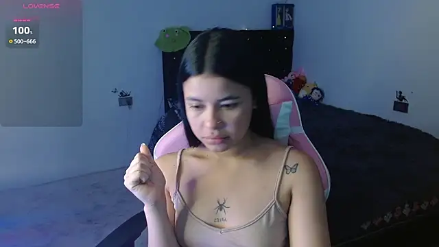 Snapshot of Megan_ve chatting on 11.24.25 Megan ve online show from 11.24.25