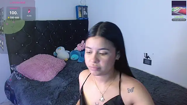 Snapshot of Megan_ve chatting on 11.28.25 Megan ve online show from 11.28.25