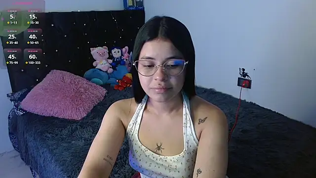 Snapshot of Megan_ve chatting on 12.04.25 Megan ve online show from 12.04.25