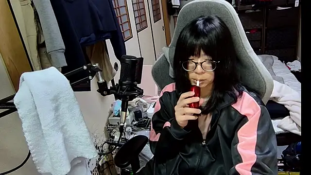 Snapshot of harinyanxxx chatting on 02.15.26 harinyanxxx online show from 02.15.26