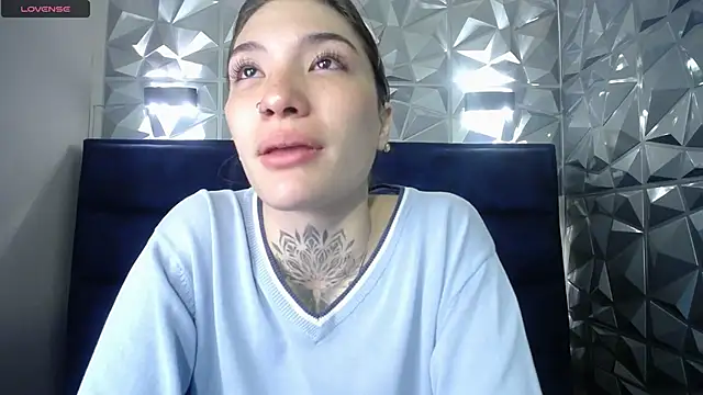 Snapshot of amare_sole chatting on 10.19.25 amare sole online show from 10.19.25