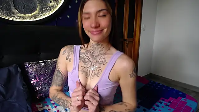 Snapshot of amare_sole chatting on 10.21.25 amare sole online show from 10.21.25