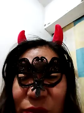 Snapshot of mimilobis chatting on 10.14.25 mimilobis online show from 10.14.25