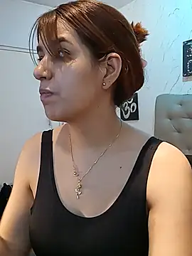 1evelinewood online show from 05.11.26