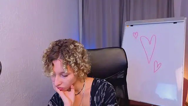 Mary Wahlberg online show from 10.16.25